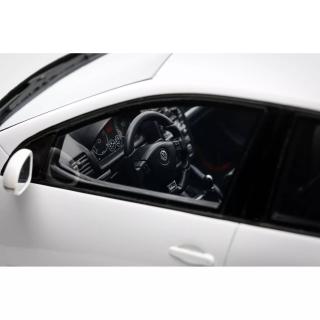 VOLKSWAGEN VW GOLF V GTI EDITION 30 CANDY WHITE 2007 OttO mobile 1:18 Resinemodell (Türen, Motorhaube... nicht zu öffnen!)